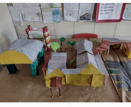 Construção da maquete da escola. 