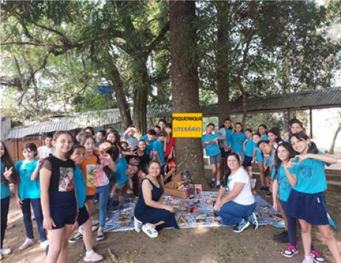 ESTUDANTES DE UMA ESCOLA MUNICIPAL DE CURITIBA, PARTICIPAM D