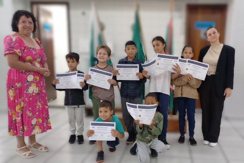 Estudantes da UEI recebem certificados da OBA